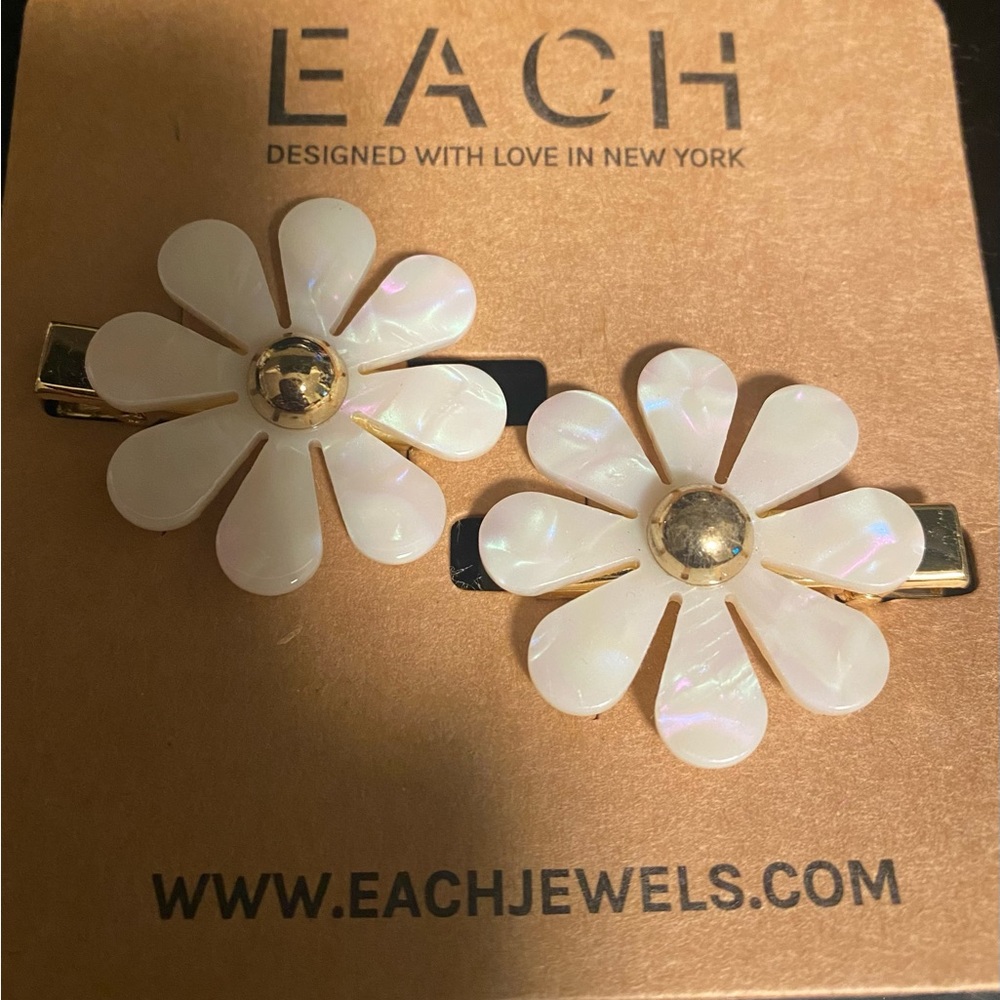 EACH Jewelry Flower Earrings